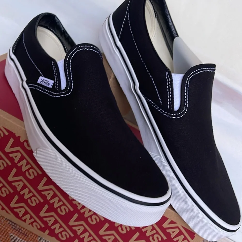 Vans Men’s Classic Slip-On Black
VN000EYEBLK
Sneakers - Picture 16 of 16